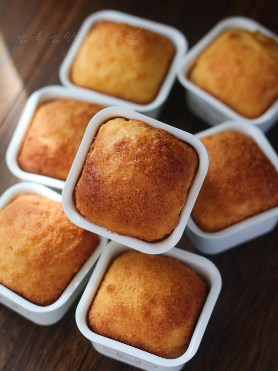 香味浓郁椰蓉酱小面包 [彩虹r]配方: [红色心形r]主面团: 高筋粉:180