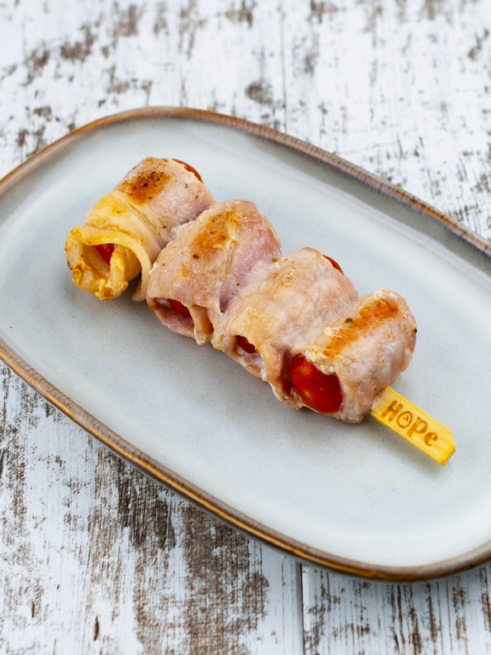 心形蟹籽沙律是一道令人心动的菜品,精选的日式经典开胃菜如大虾谈揪