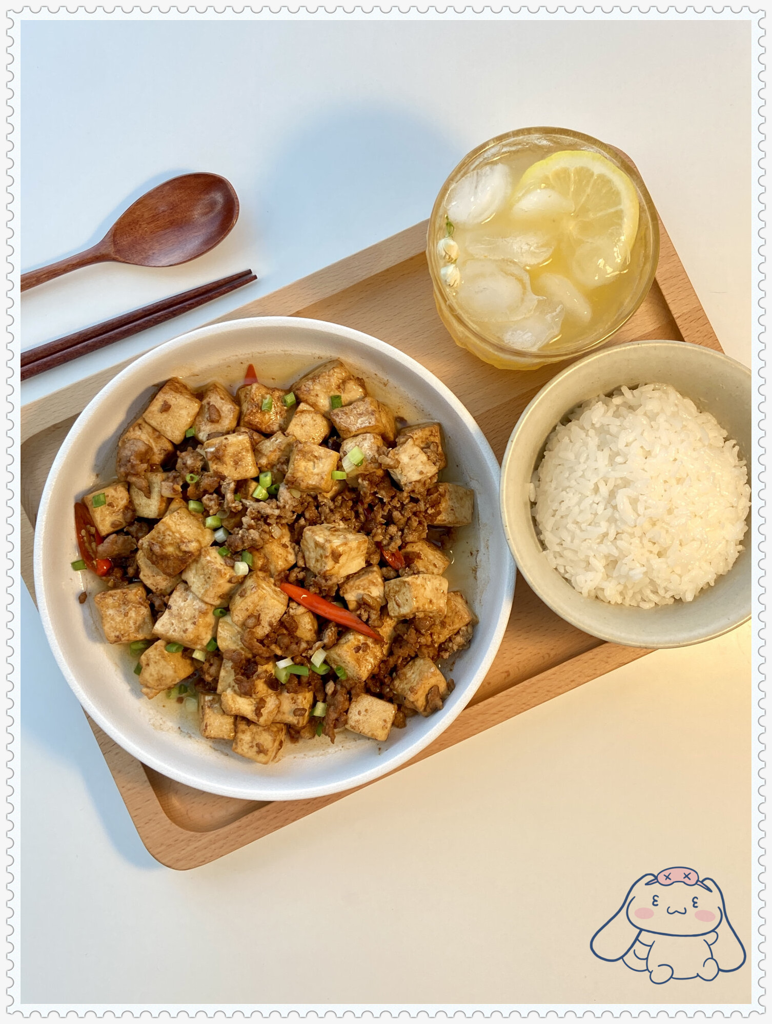 所需食材有豆腐肉沫蒜末和小米辣按照图4的步骤来做即可
