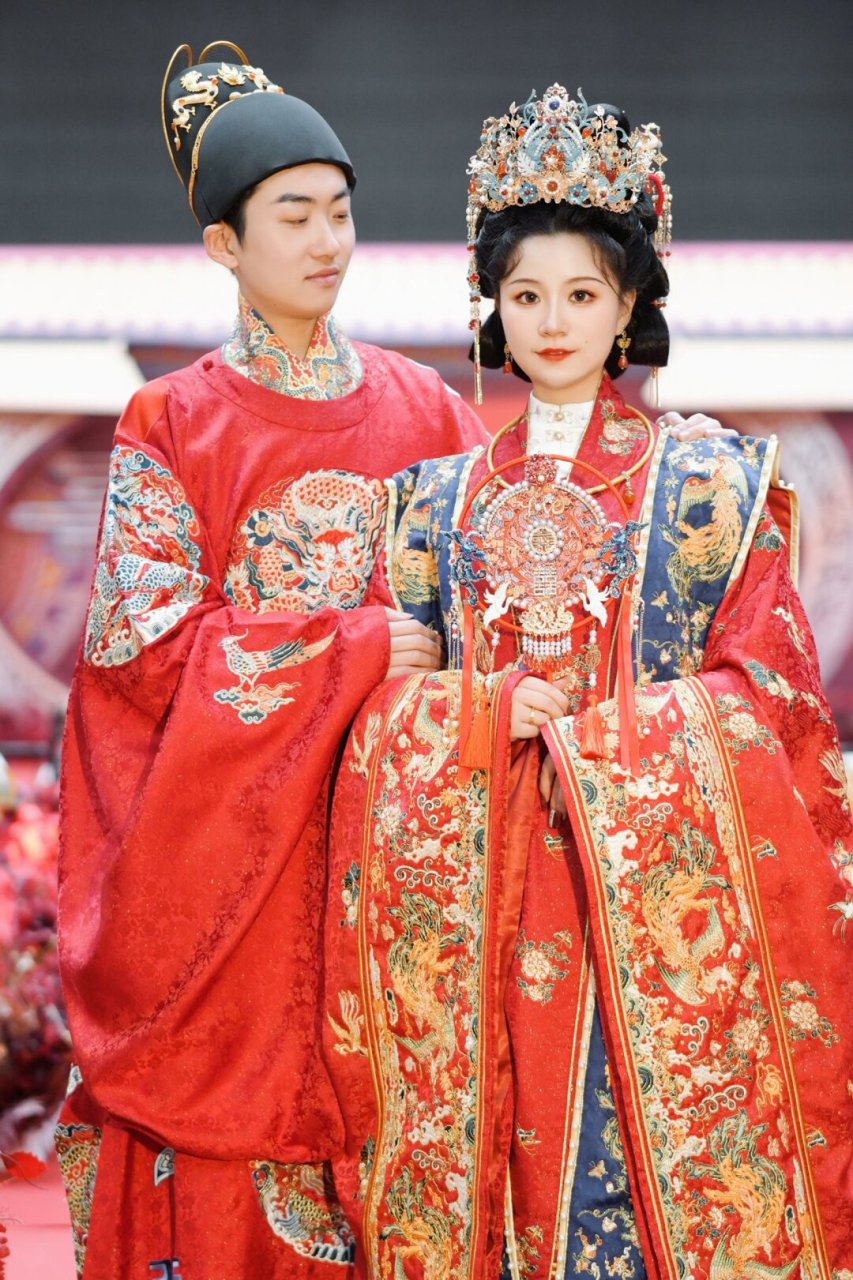 明制婚礼流程  开场与暖场:我们的婚礼以司仪的开场白开始
