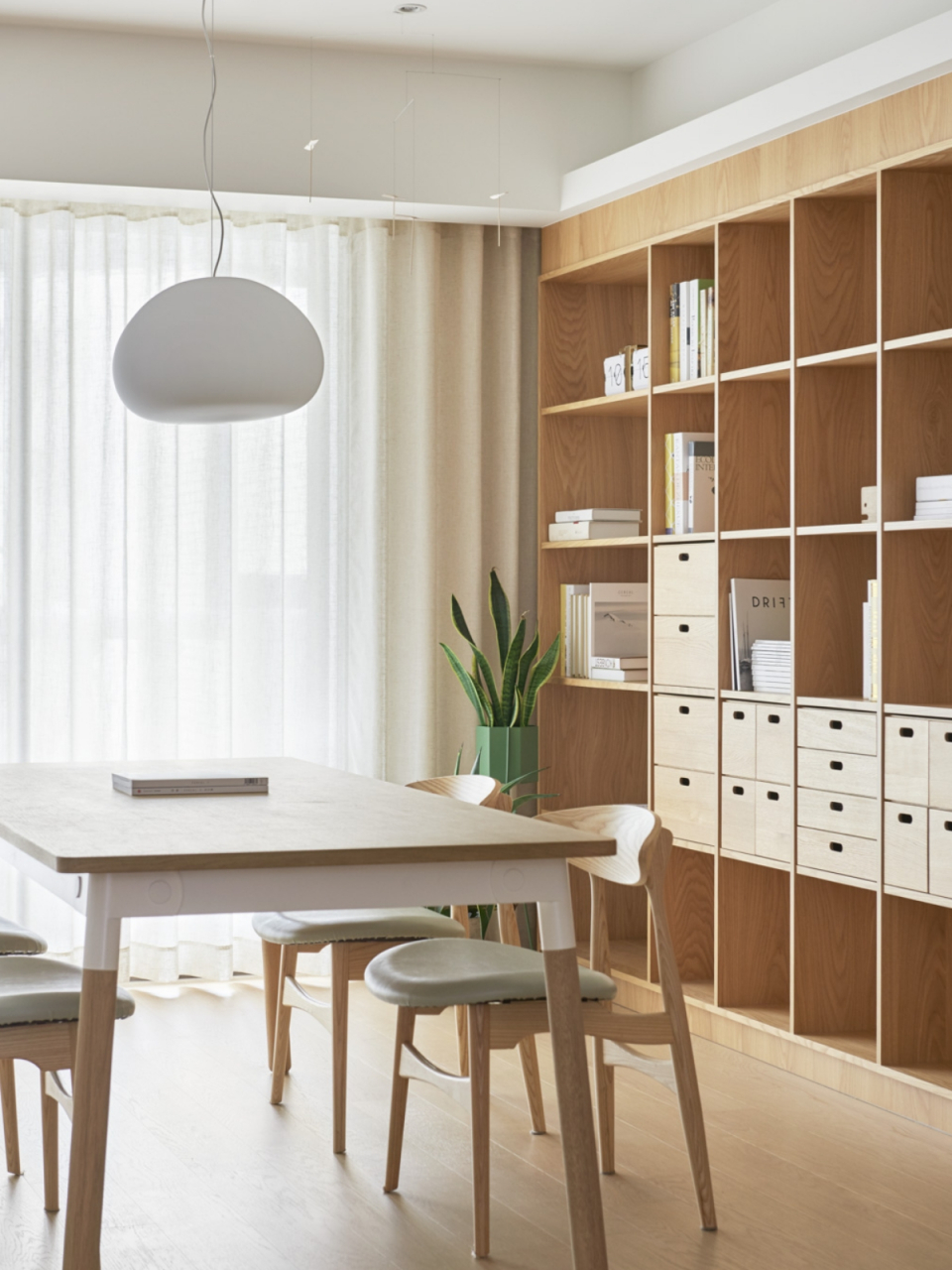 一种以天然木材为核心元素的日式设计风格,其精髓在于推崇自然,简约