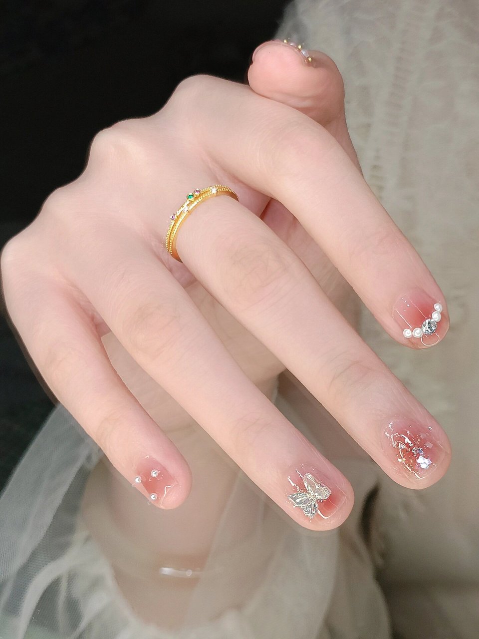 碎金珍珠贝壳美甲 纯欲感清透腮红亮晶晶!