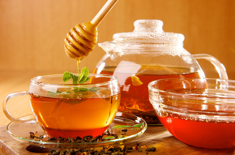 蜂蜜水伤胃还是养胃多久喝一次好(蜂蜜水伤胃还是养胃多久喝一次好呢)