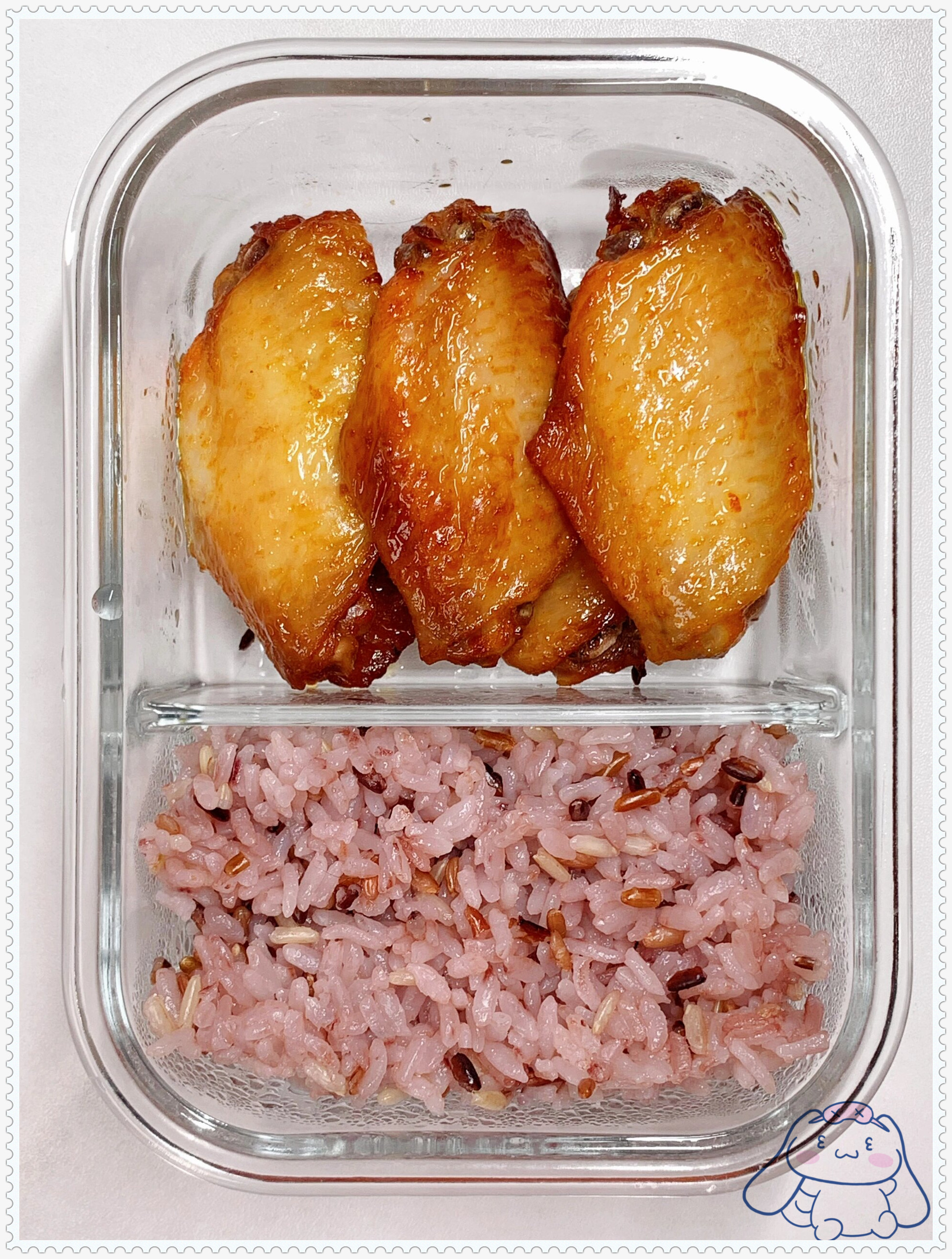 加入少许油,然后以180度的温度炸煮十分钟,再翻面煮八分钟即可.