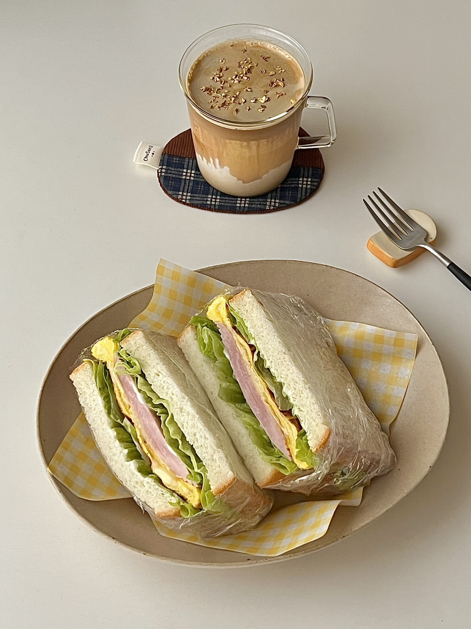 快手早餐芝士厚蛋火腿三明治简单美味 简单食材吐司两片鸡蛋火腿片