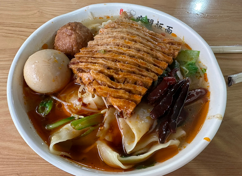 安徽牛肉板面在安徽省不太出名,但是在河北非常有名,甚至成了石家庄的