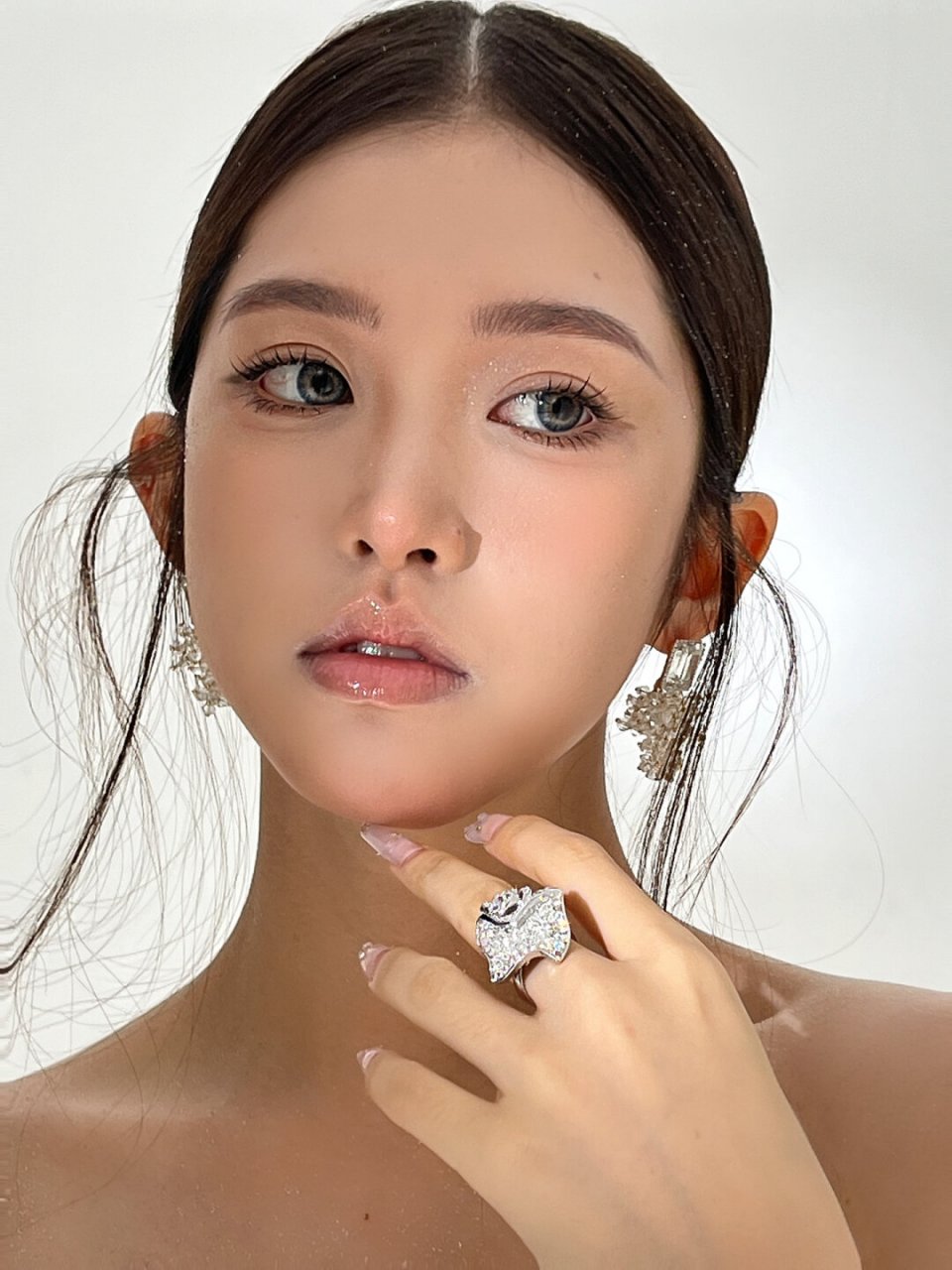 韩杂妆容,低饱和奶油肌  妆容的诗篇,在肌肤上以色彩轻轻吟唱.