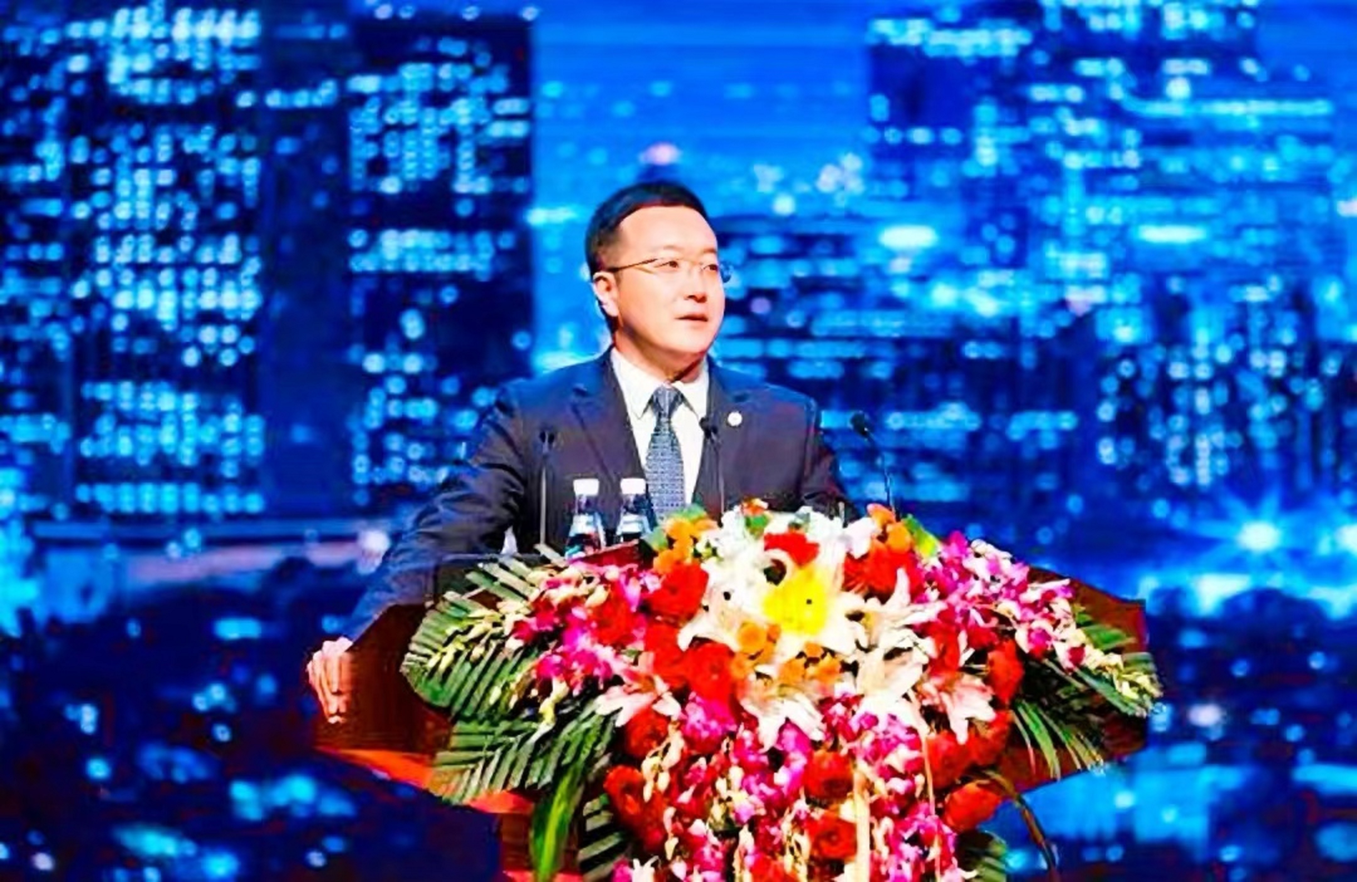 甘肃庆阳之子闫凯境:年轻有为的医药产业巨头,打造千亿商业帝国