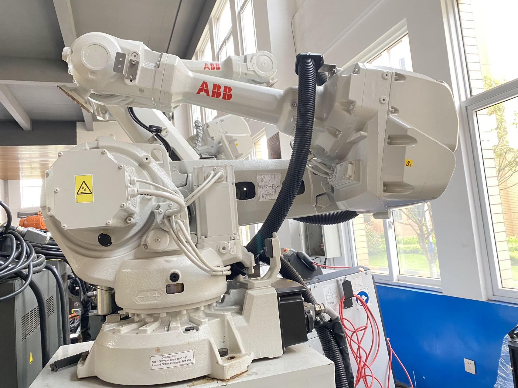 abb irb4600机器人负载60kg臂展2050mm激光焊接机器人