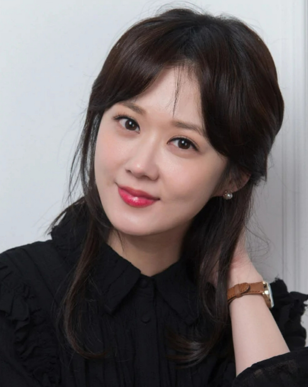 张娜拉是一位才华横溢的韩国女演员和歌手,出生于1981年3月18日.