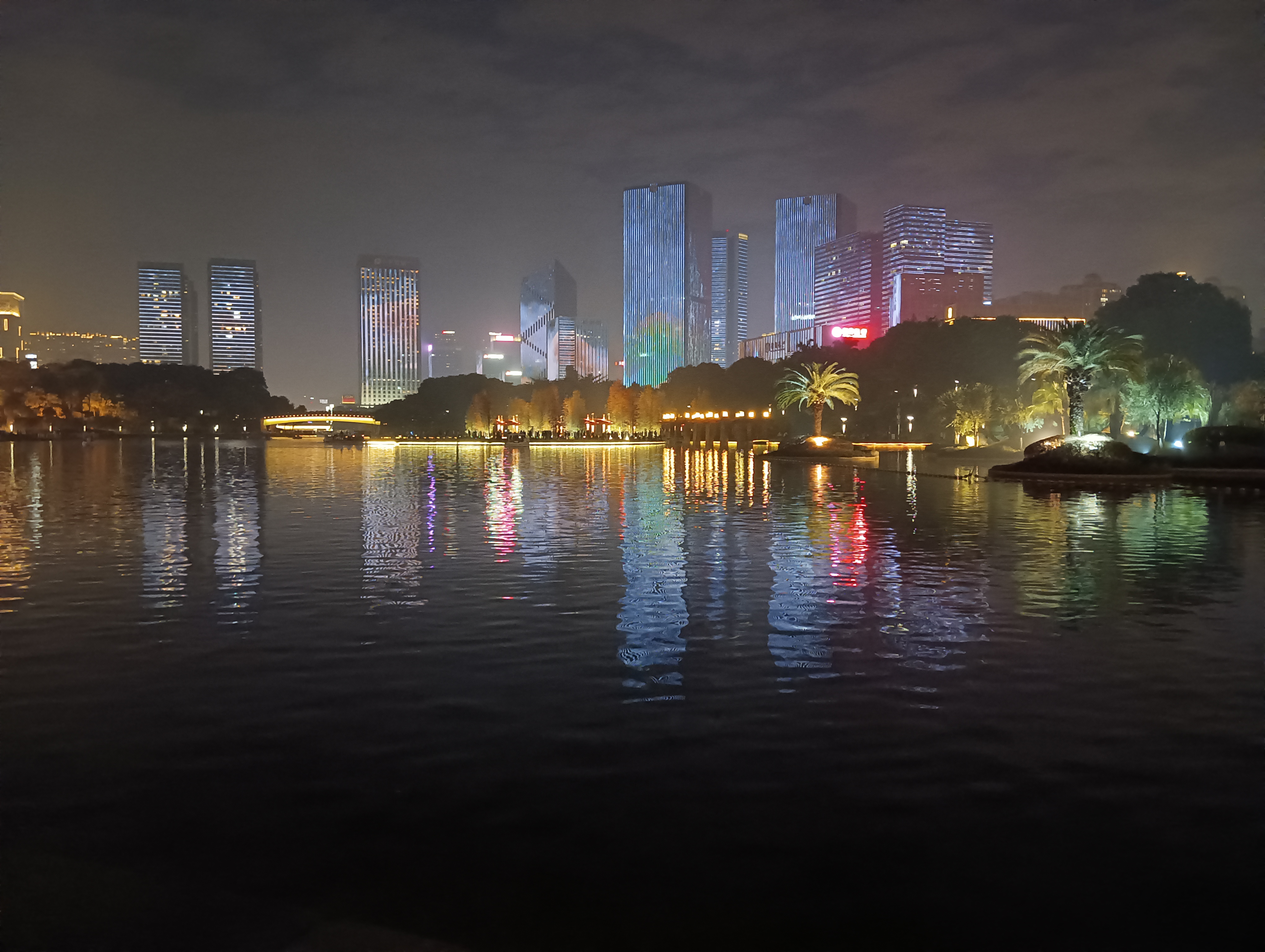 千灯湖夜景发朋友圈图片