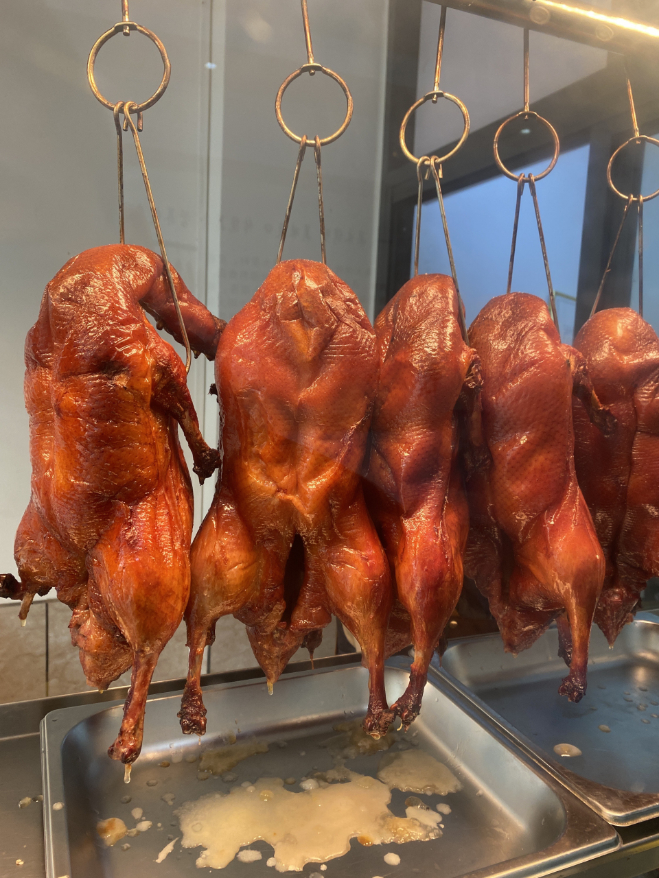 #重庆过冬怎么能没有# 以前吃这种片皮烤鸭一般是在酒席,大型超市,门