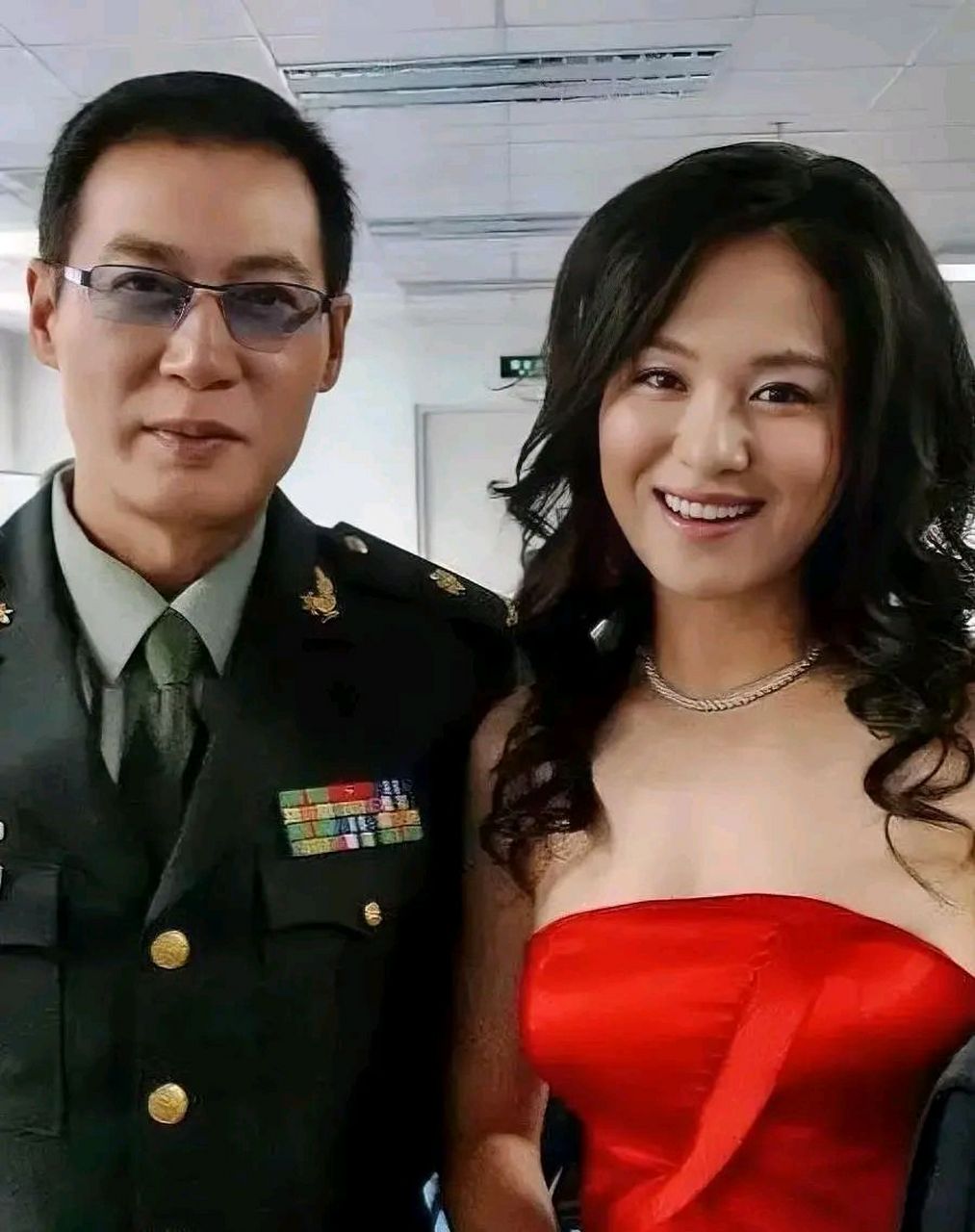 帅气的演员马晓伟是八一电影制片厂的艺人,和唐国强一样英俊,曾被誉为