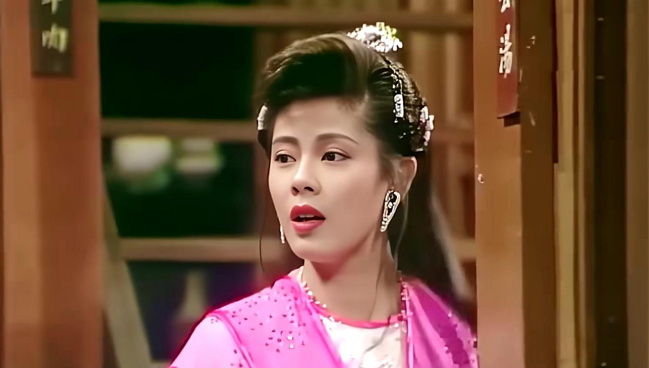 越看越有味道的港女——梁佩玲 这古装装扮实在是娇媚,无法形容她的美