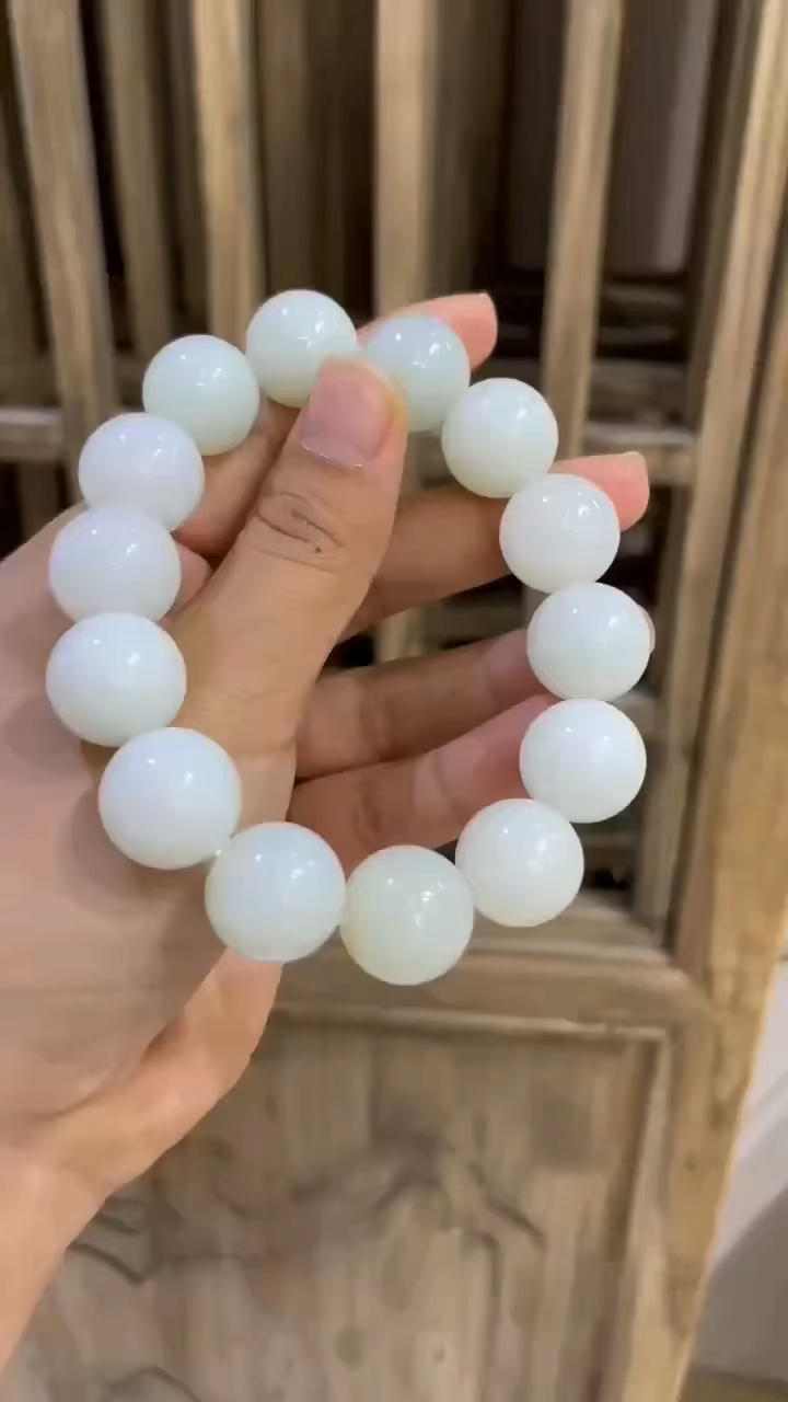 和田玉羊脂白玉男士手串,白度一级,成色漂亮,玉质油润,品相极佳 珠子