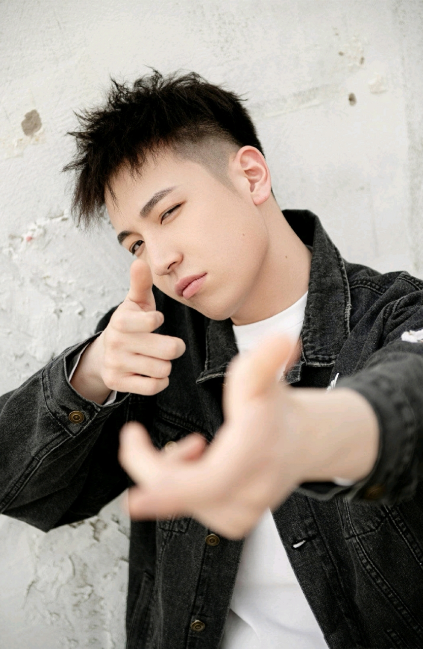 王九龙求婚# 德云社王九龙求婚成功,女友疑似是开心麻花演员.