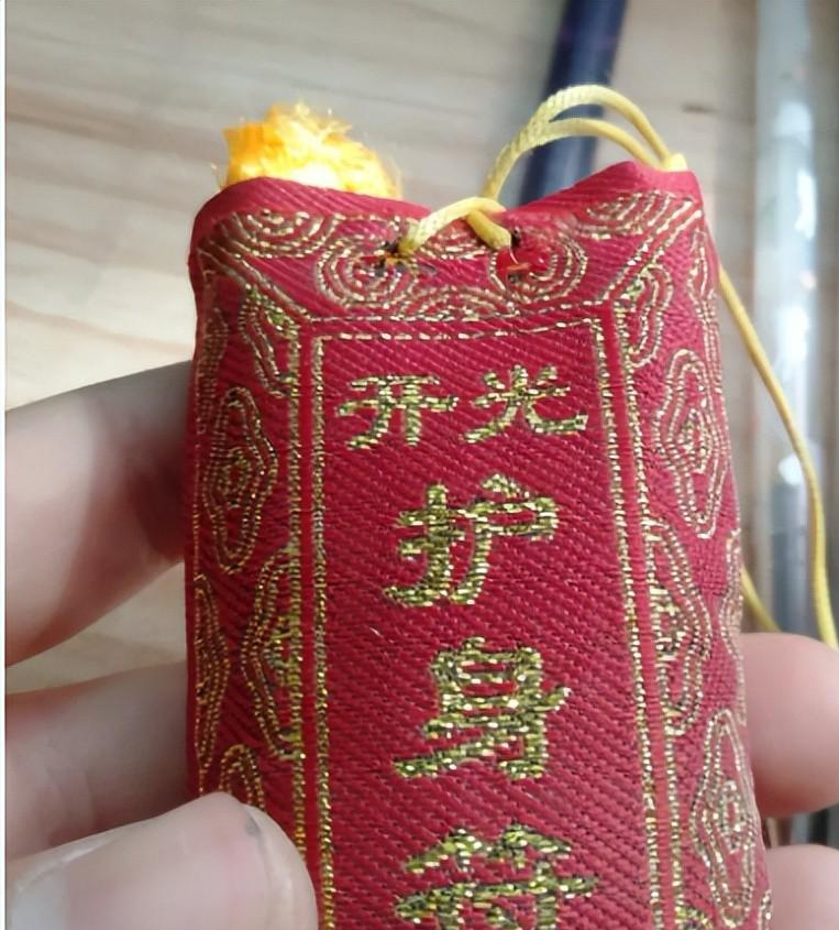 回顾吉林接尸人王亮护身符贴身两年接尸2000具最怕半夜工作