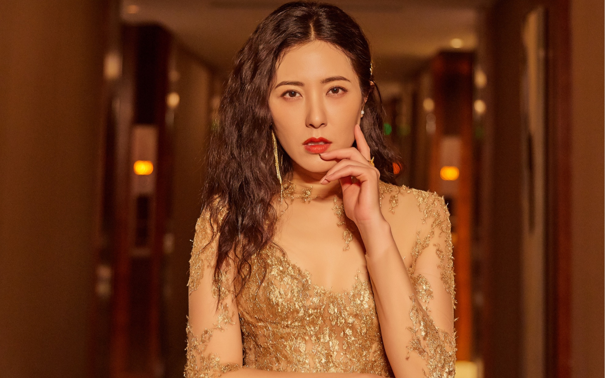 [原文:曾黎重拾主持