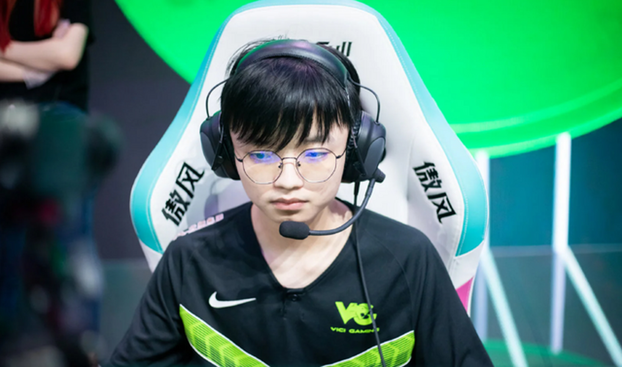 如今,jackeylove保持顶尖水准,事业爱情双丰收;走a怪