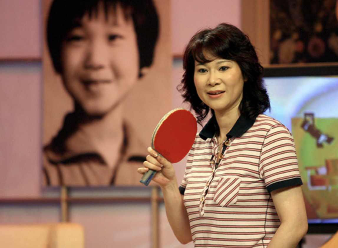 57岁二婚嫁豪门被宠成公主 曹燕华国乒一姐,抽烟喝酒夺59块金牌