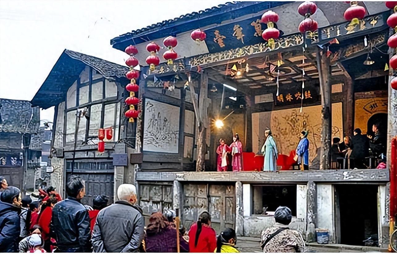 古代没有音响那戏台下面人为何能听到他们唱戏是怎么扩音的