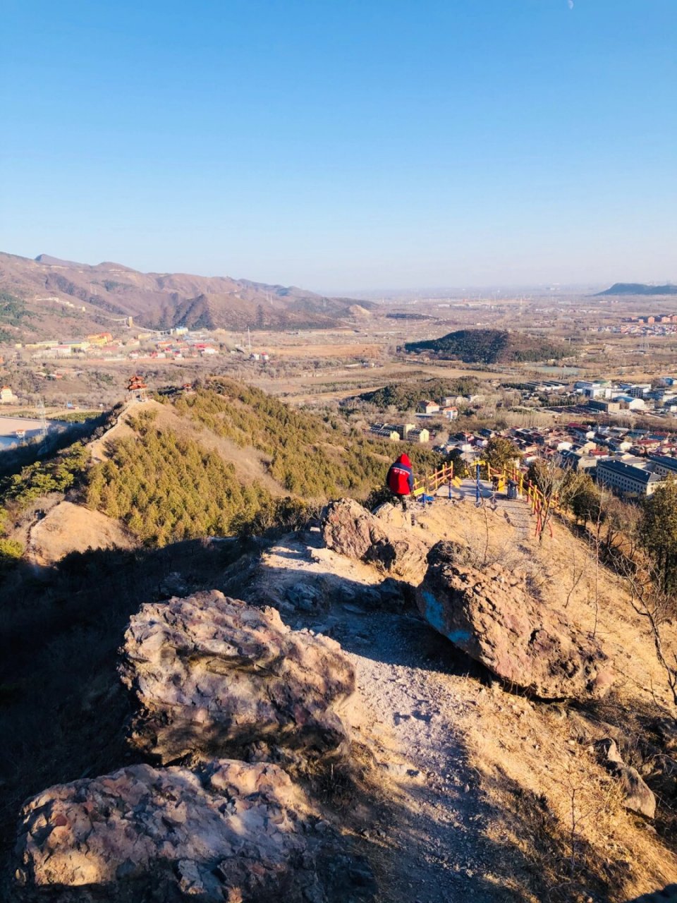 昌平北山,远眺十三陵水库,蓝宝石的蓝  昌平北山,遥望十三陵水库,碧玉