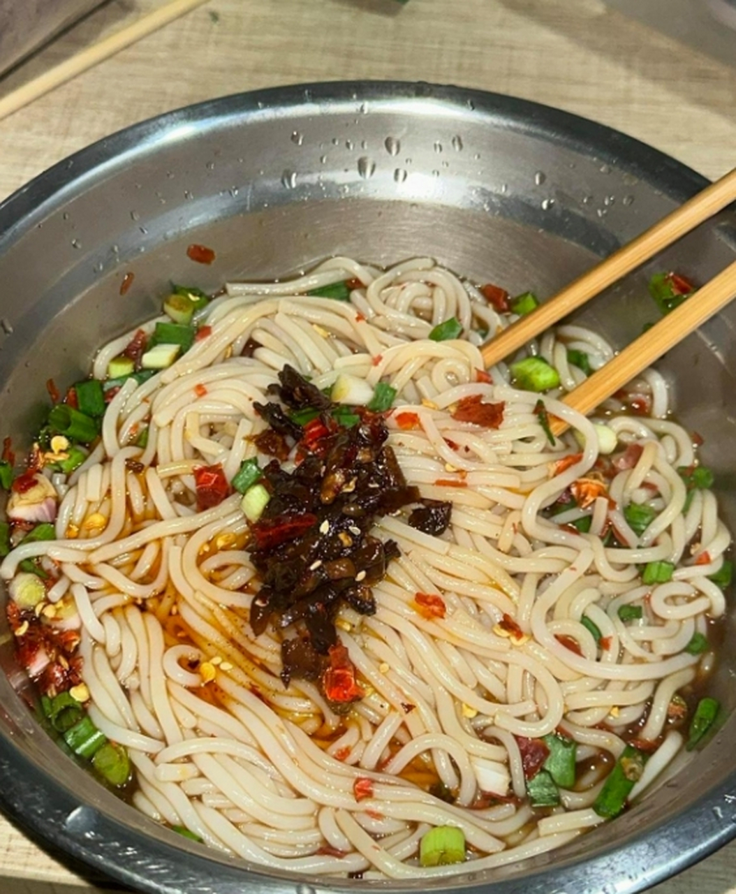 自制米线看着好好吃.