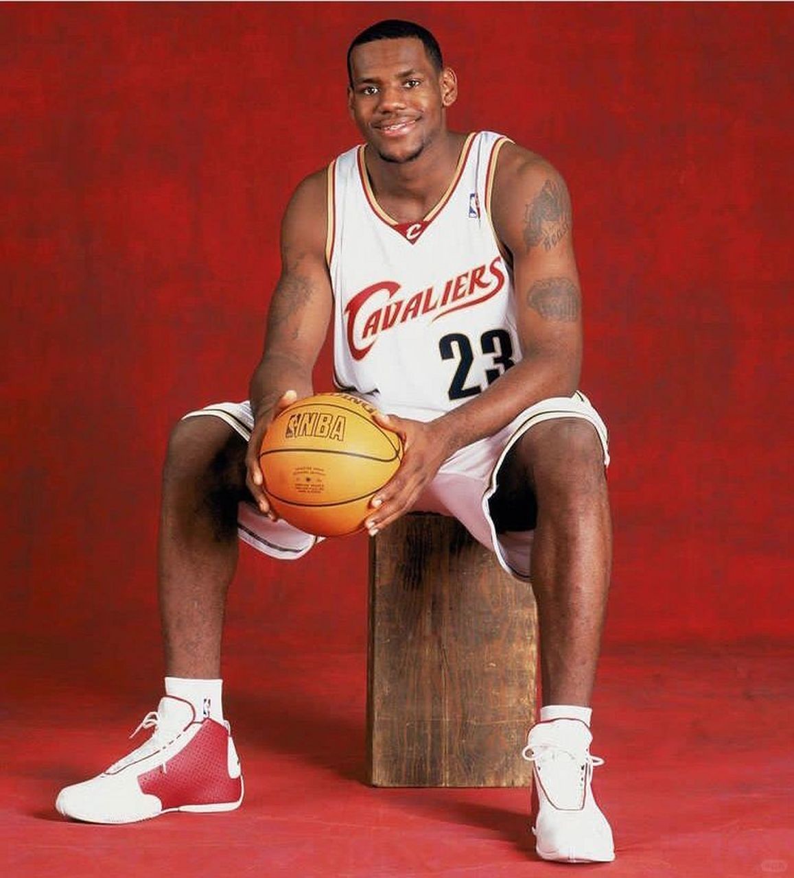 勒布朗詹姆斯(2003媒体日)	nba的焦点人物,勒布朗詹姆斯今天在克里