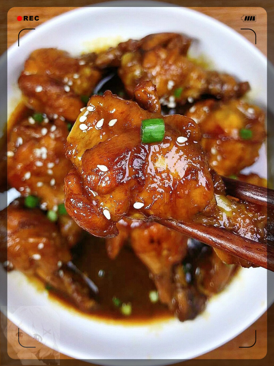 今天分享一款红烧鸡翅根!酱汁浓郁,简单好吃!喜欢的赶紧试试吧!