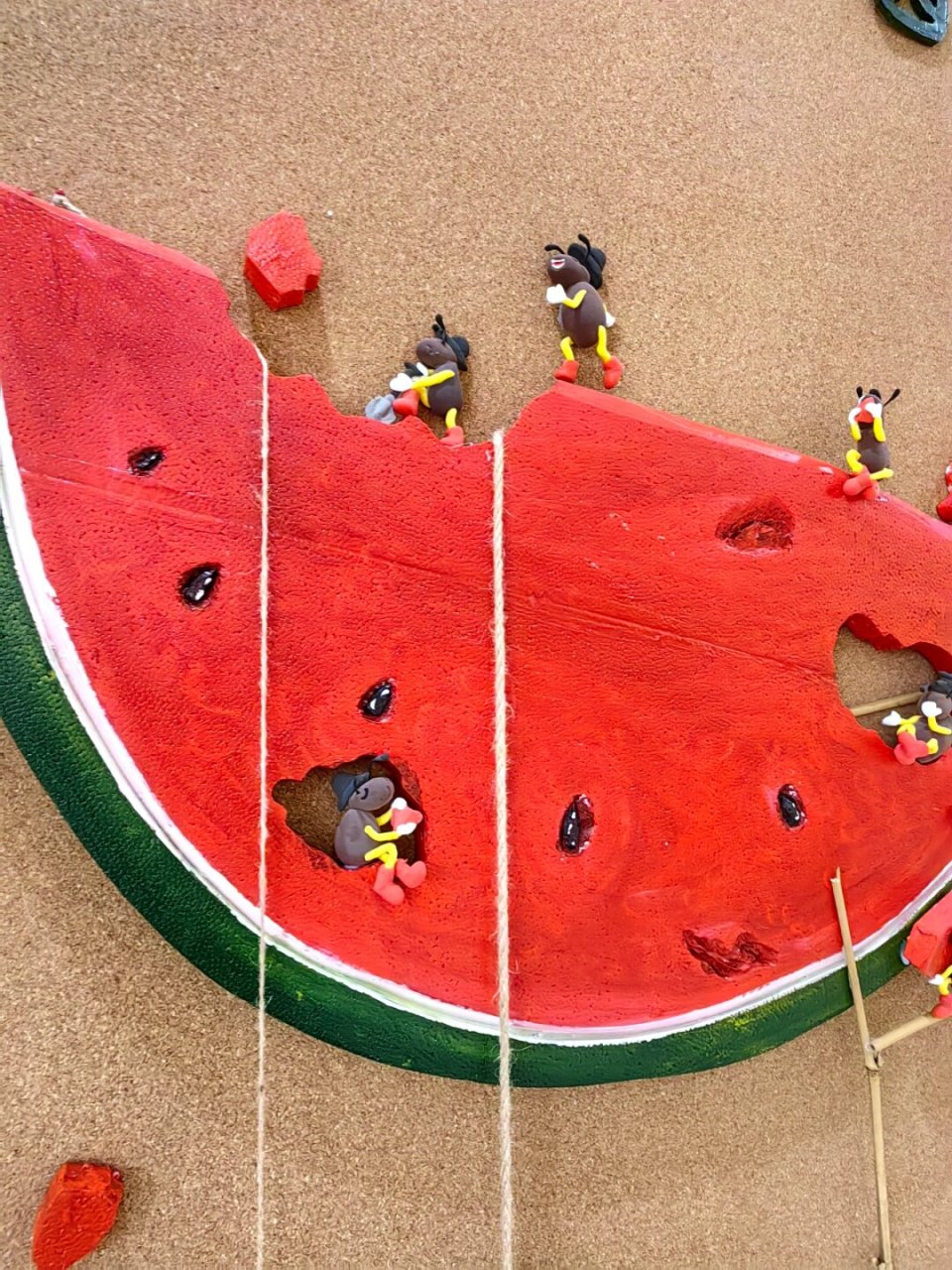 《蚂蚁和西瓜》绘本场景环创  《蚂蚁与西瓜》绘本场景创意再现