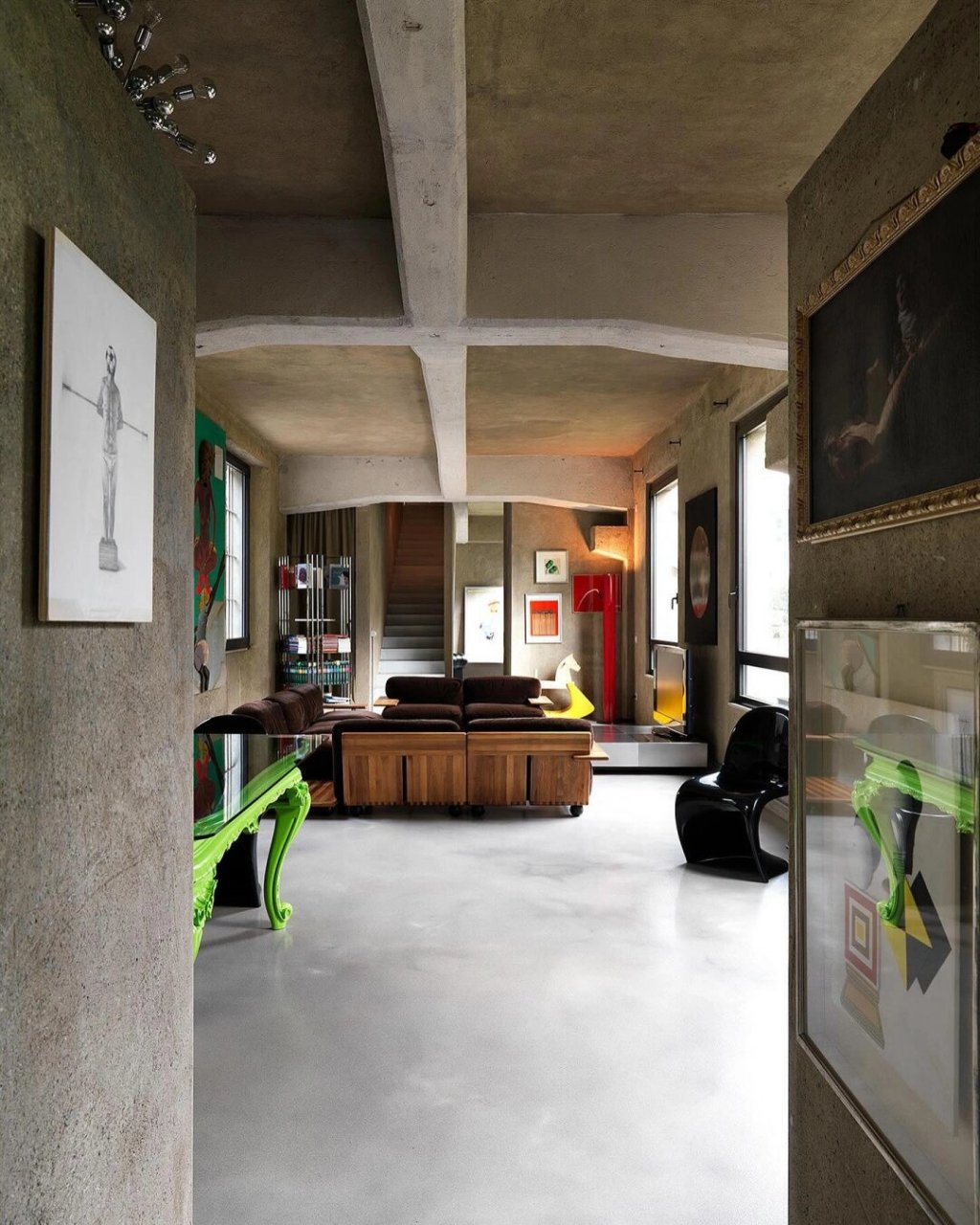 没钱就来这水泥风,还真挺酷   水泥风是一种简约而现代的装修风格,它