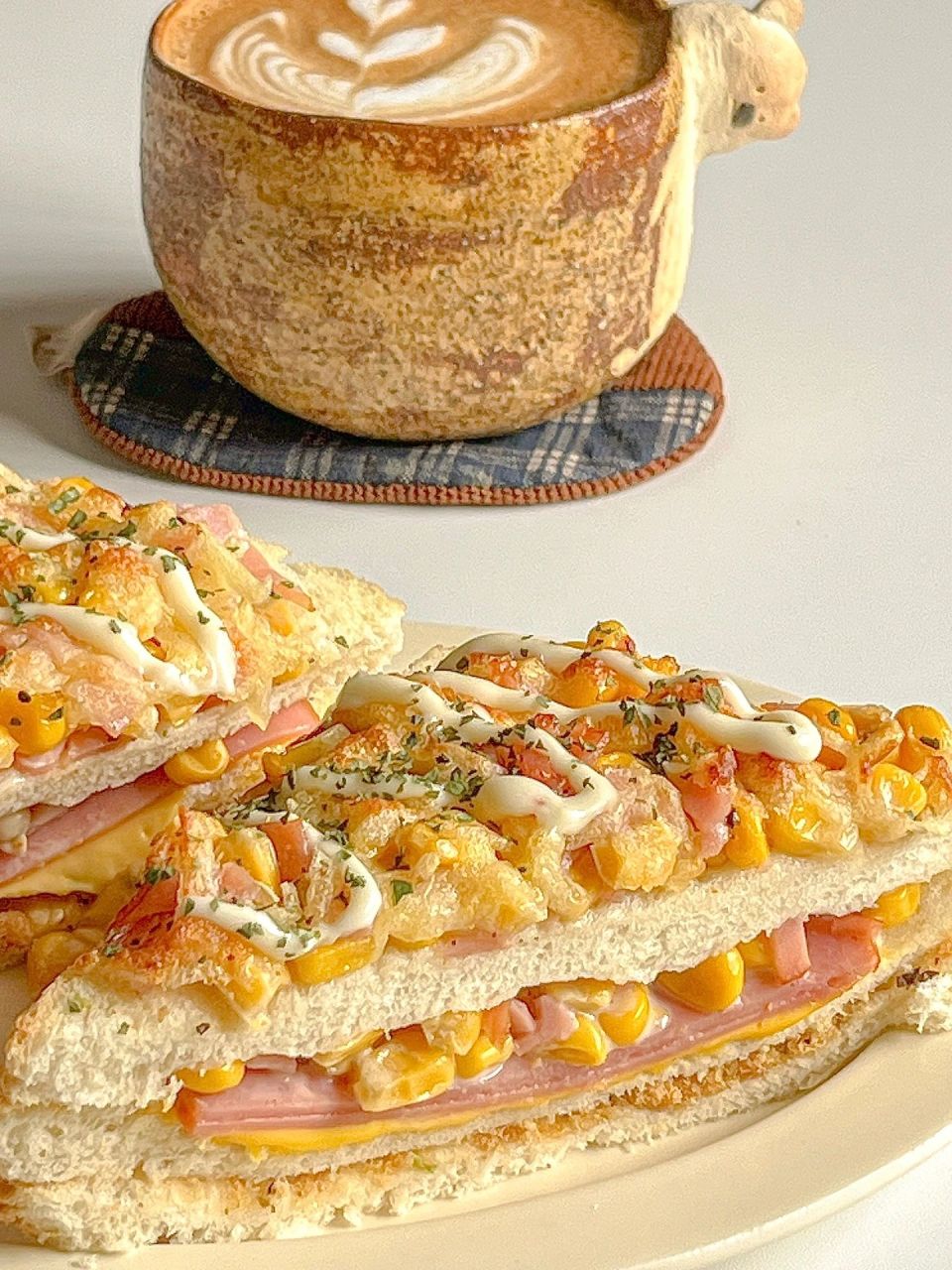 营养早餐芝士玉米火腿肉松三明治 今日份营养早餐热拿铁 芝士玉米火腿