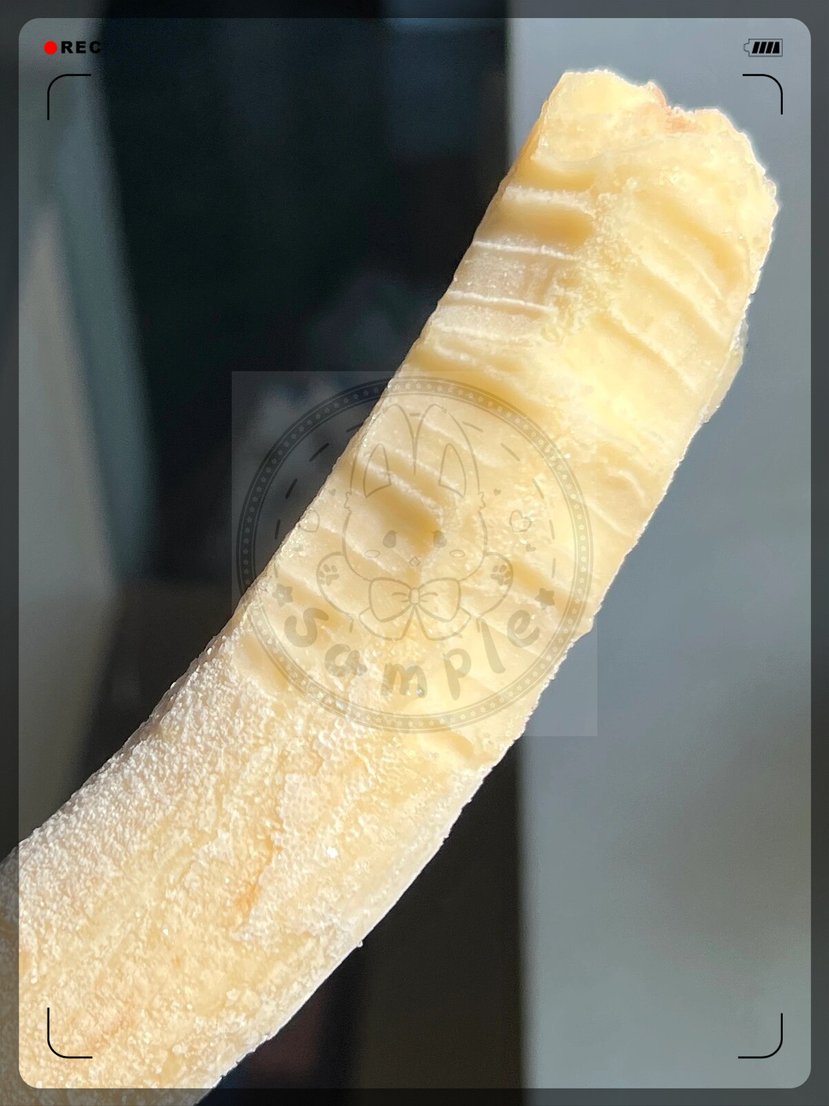 没有一点冰渣! 	 1把香蕉皮剥香蕉冰棍冻过后的香蕉图香蕉棒冰小时候