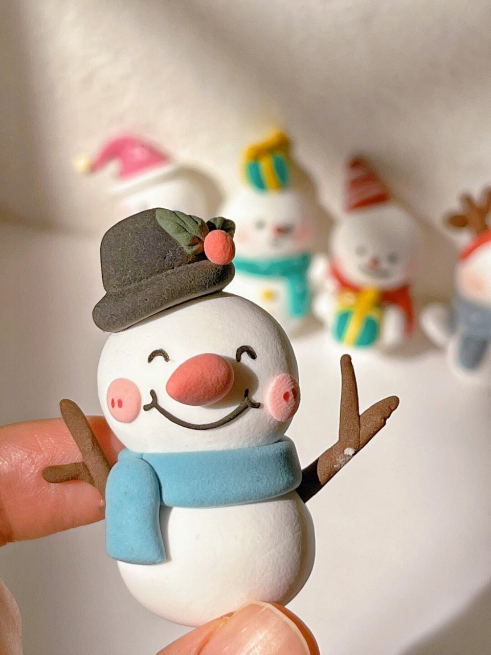 粘土手工,捧在手心里的小雪人   这么迷人的小雪人,让人忍不住想揉捏
