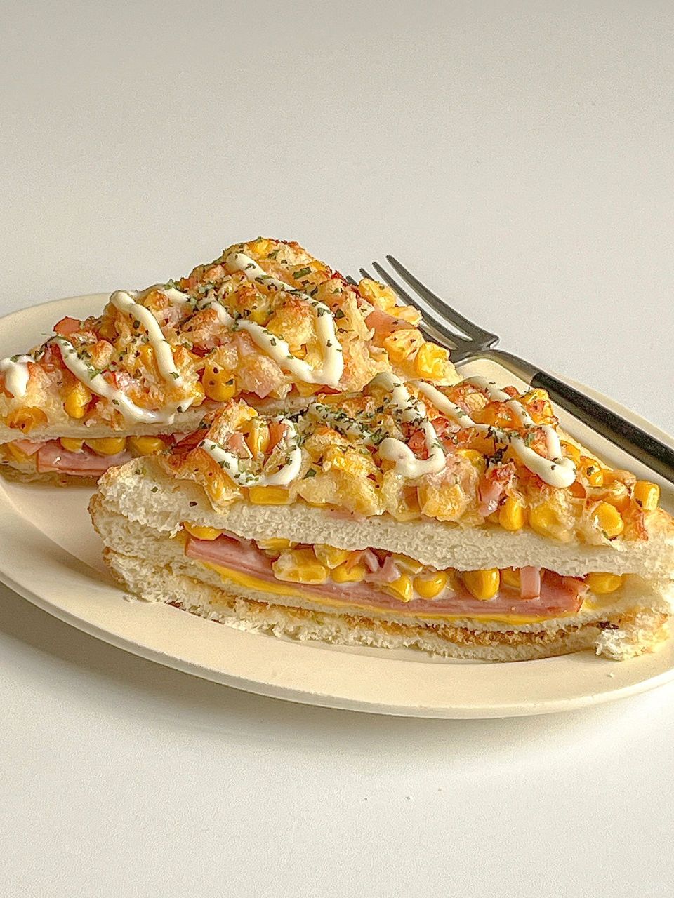 营养早餐芝士玉米火腿肉松三明治 今日份营养早餐热拿铁 芝士玉米火腿