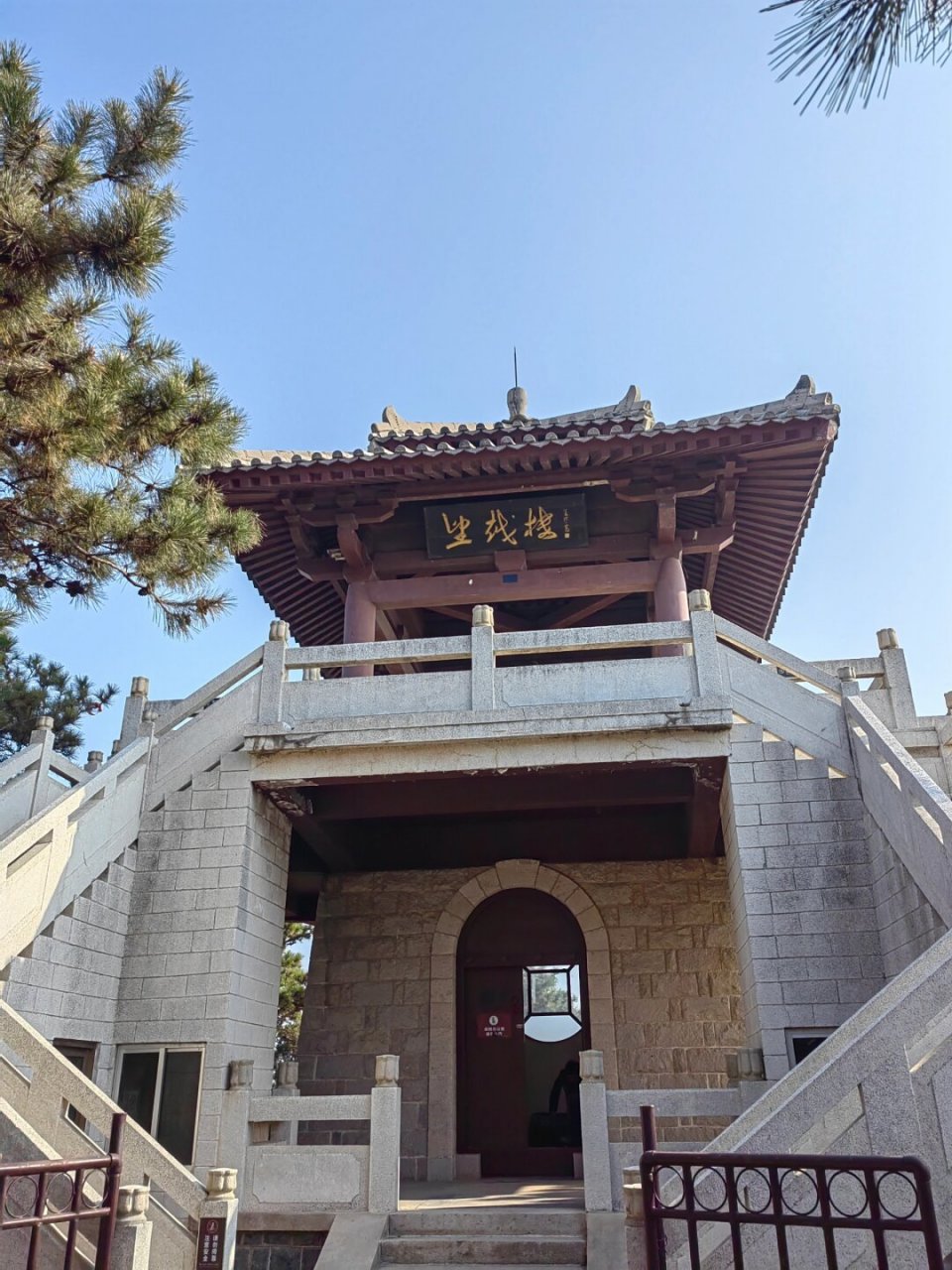 琅琊台,徐福东渡之处  琅琊台,位于中国山东省青岛市黄岛区,是徐福