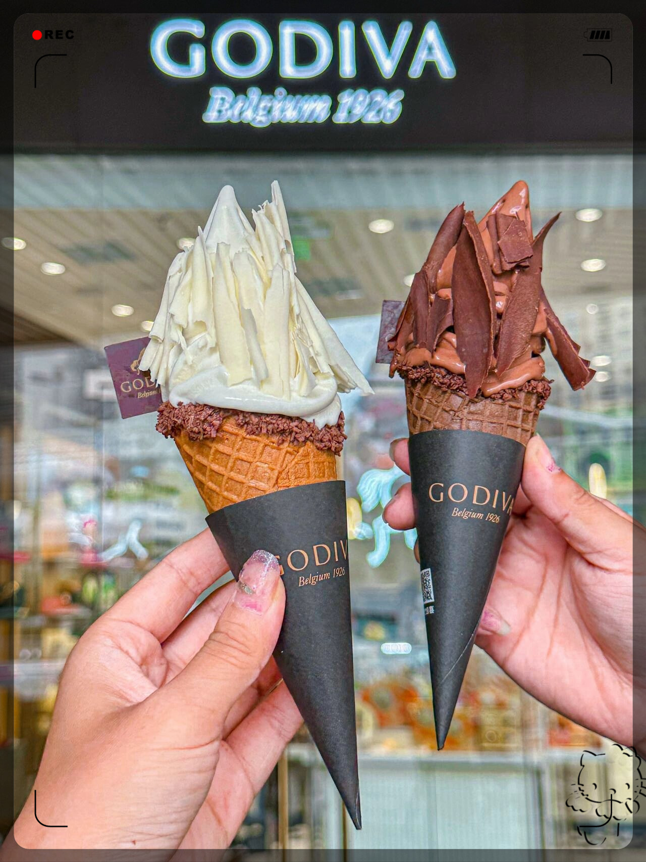 我对godiva歌帝梵的巧克力软冰淇淋爱得不得了尤其是作为一个巧克力