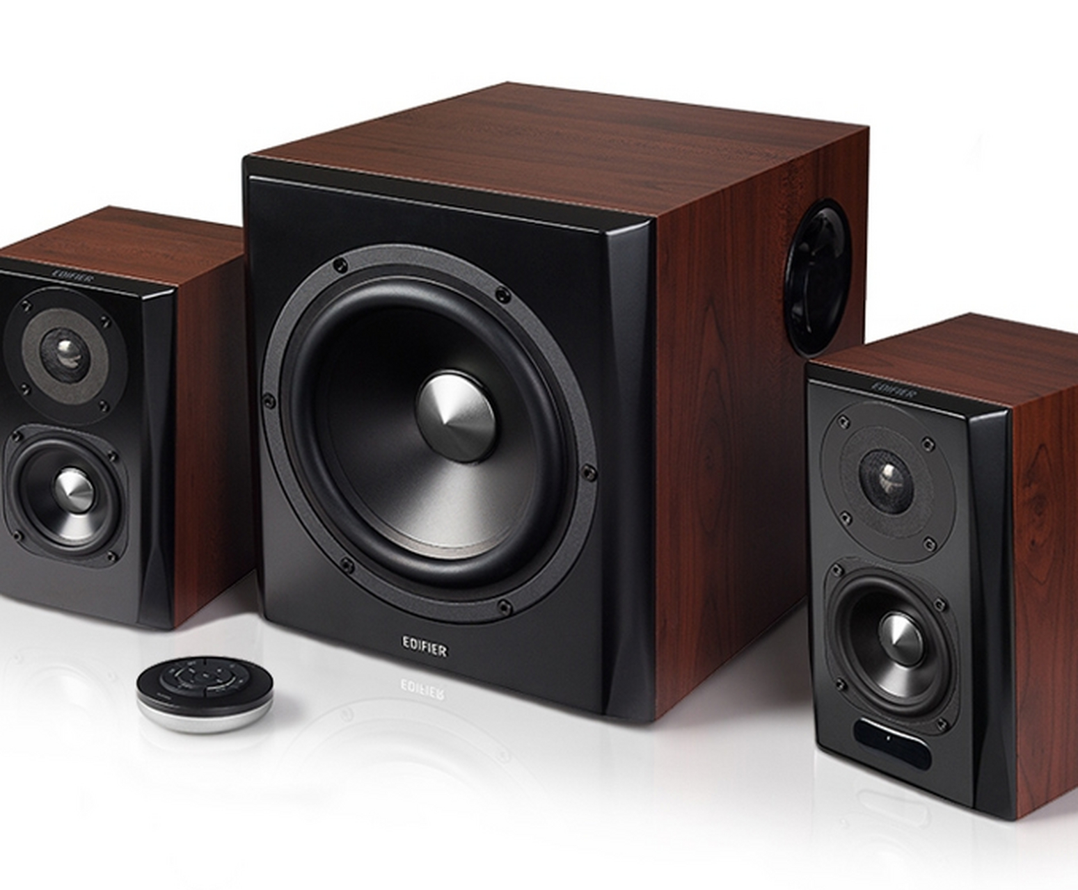 漫步者s201 音箱包含了一对卫星箱和一个大尺寸单元低音炮,我们都知道