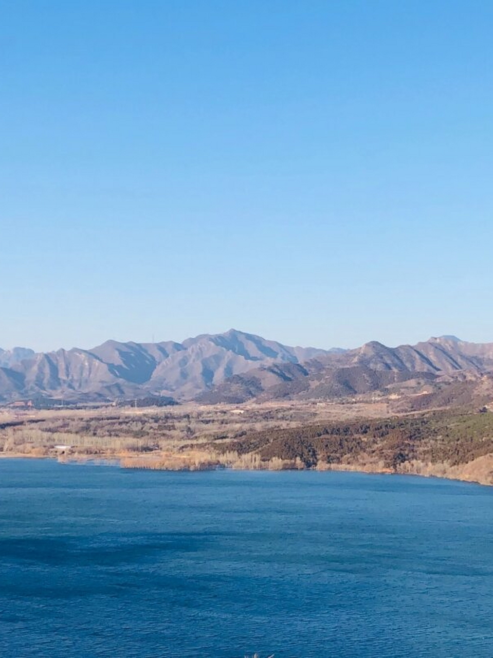 昌平北山,远眺十三陵水库,蓝宝石的蓝  昌平北山,遥望十三陵水库,碧玉