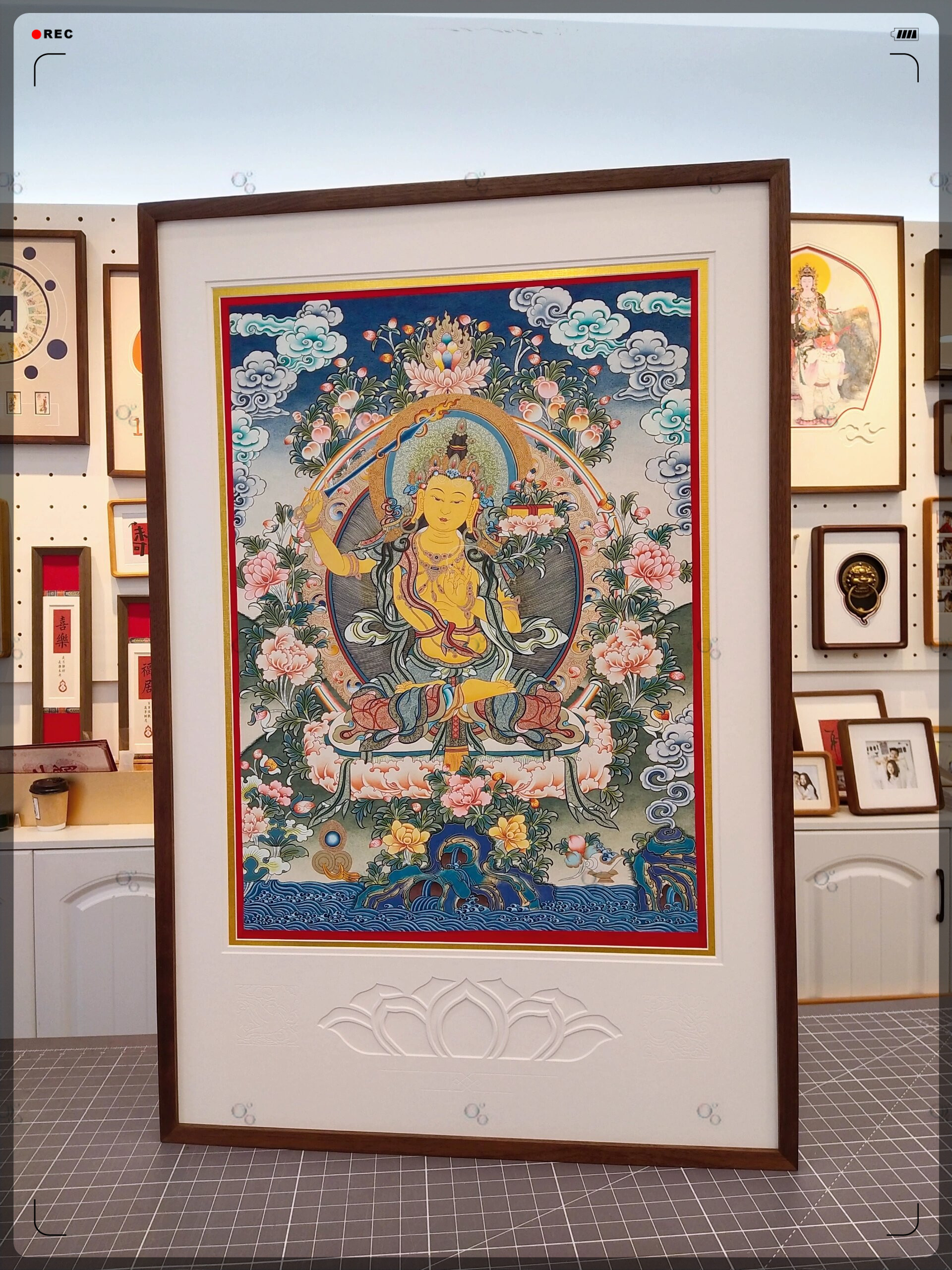 精美唐卡装裱,展现华丽面貌