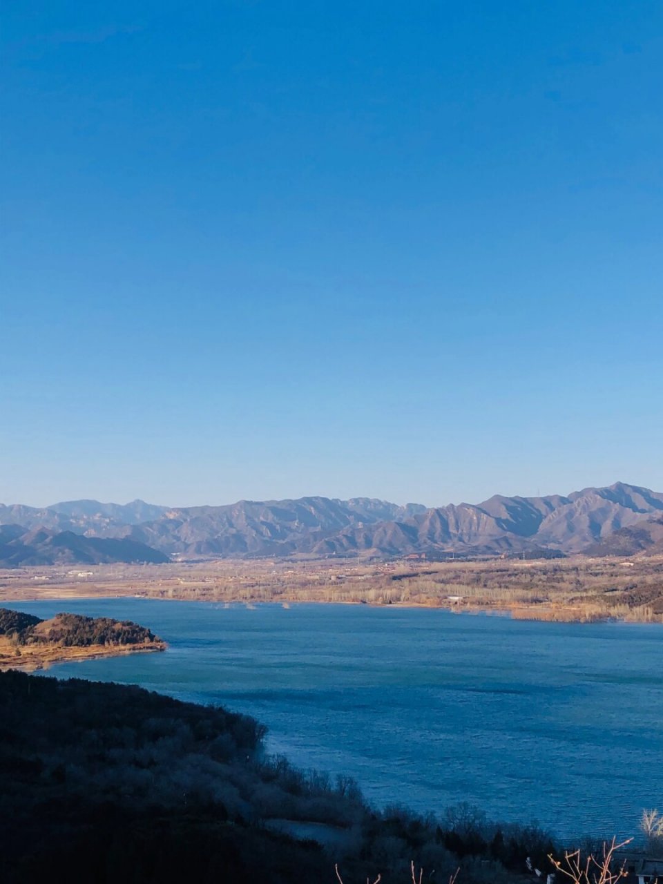昌平北山,远眺十三陵水库,蓝宝石的蓝  昌平北山,遥望十三陵水库,碧玉