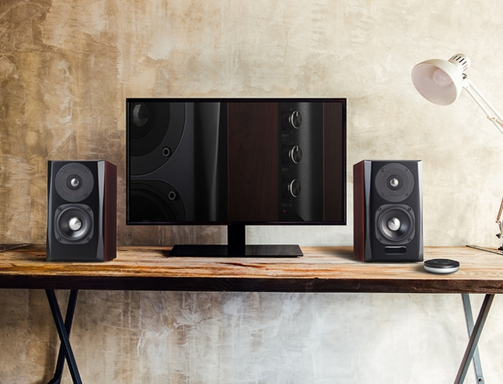 漫步者s201 音箱包含了一对卫星箱和一个大尺寸单元低音炮,我们都知道