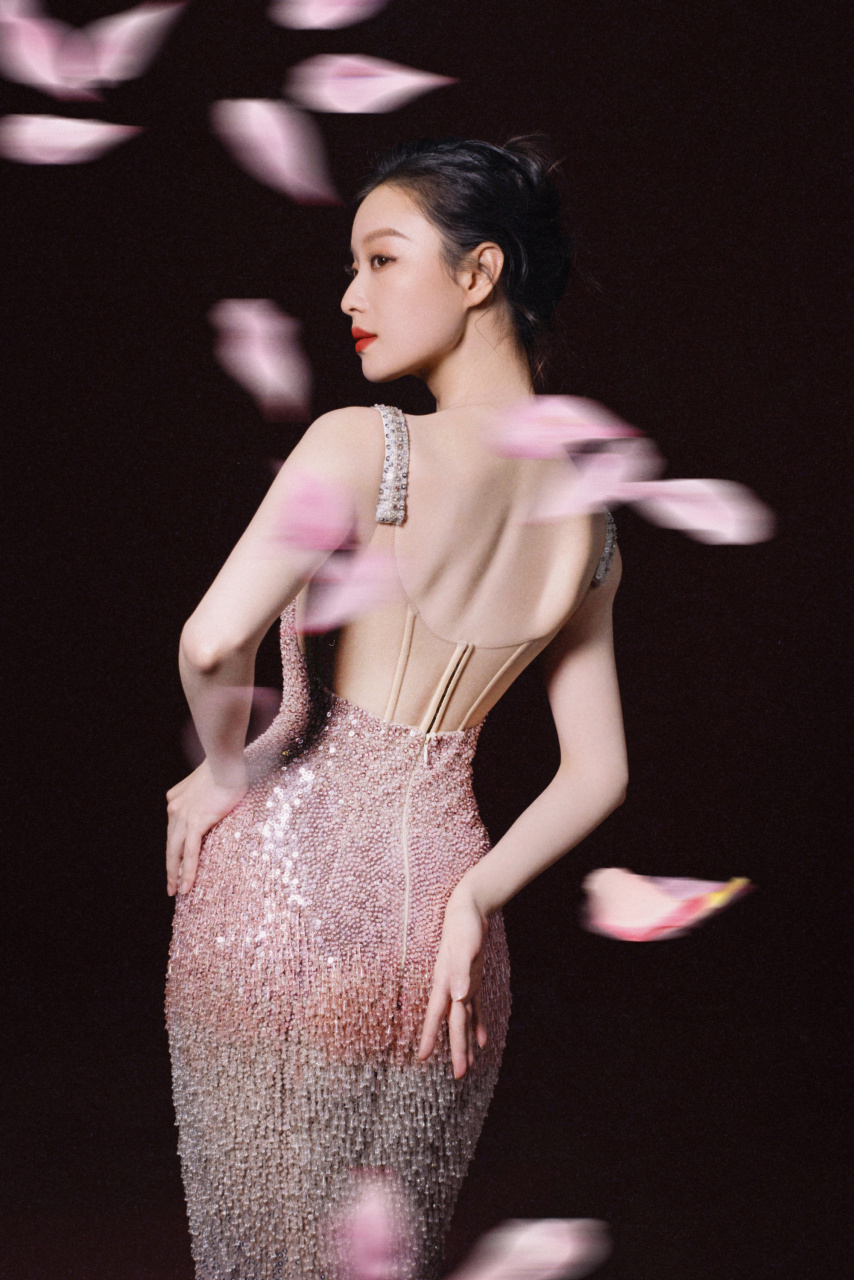 倪妮穿粉色亮片礼服登场,腰肢纤细惊艳全场#倪妮# #优质短图文计划