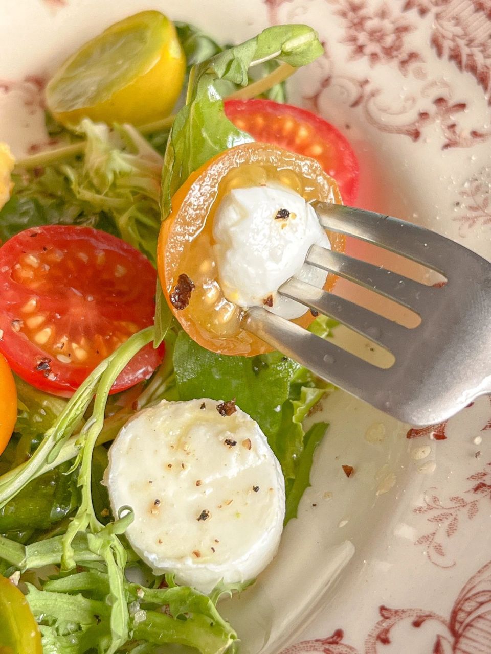 健康早餐水牛芝士沙拉西班牙天空 今日早餐盘西班牙天空拿铁 牛油果