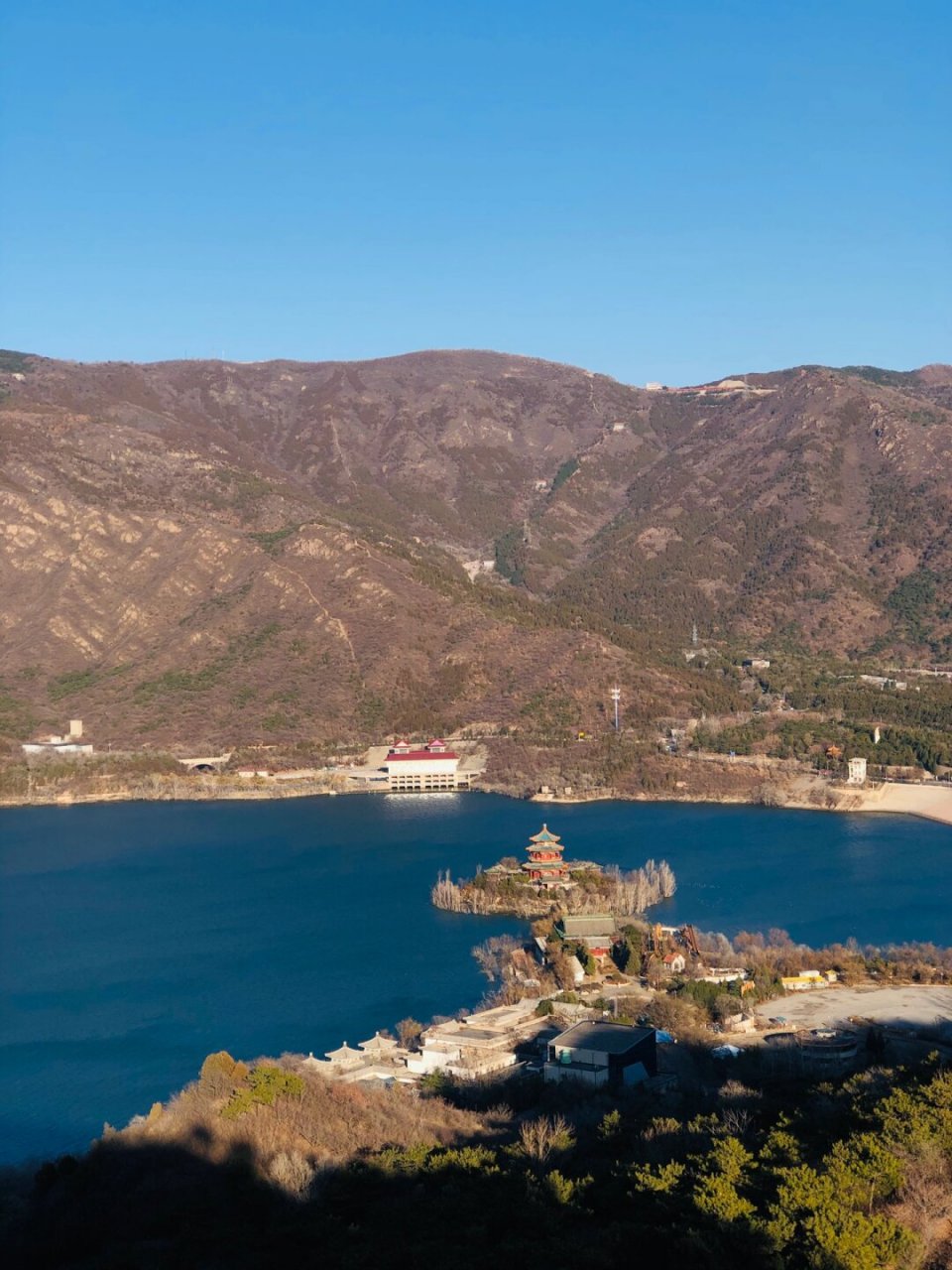 昌平北山,远眺十三陵水库,蓝宝石的蓝  昌平北山,遥望十三陵水库,碧玉