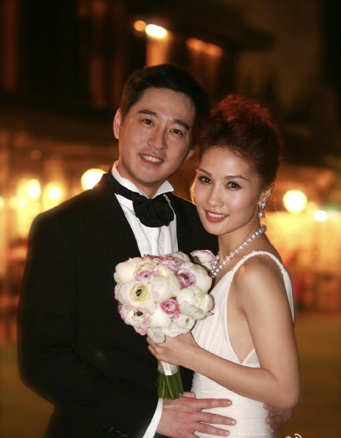 袁彩云为丈夫新餐厅宣传,生意火红已有七家店,夫妻长居国外经营