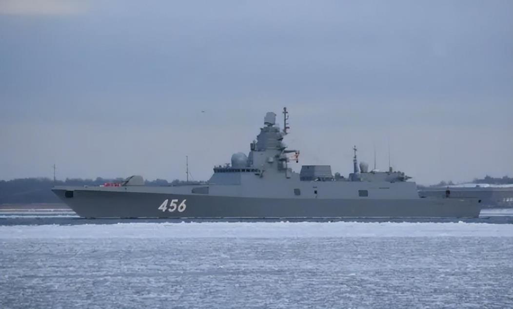 俄海军首艘国产动力22350型护卫舰服役
