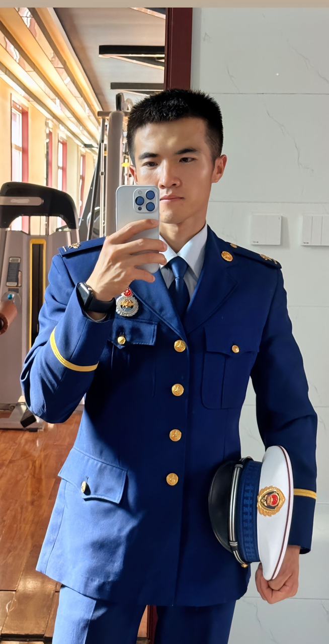 八块腹肌的消防员小哥哥谁能不喜欢#人像摄影# #遇见好身材# #我的