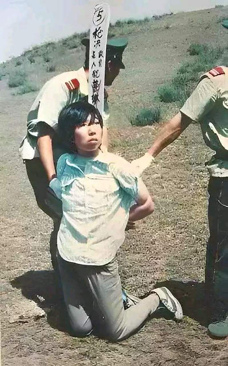 1993年,21岁的"花季少女"任雪被执行枪决,因为她太爱美了,怕子弹毁了