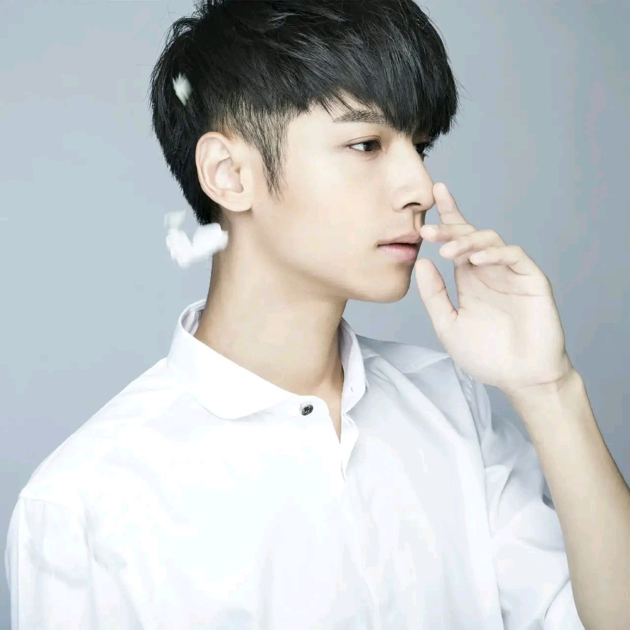 分享几张罗云熙的旧照,原来他很久以前就很潮很厉害啦!